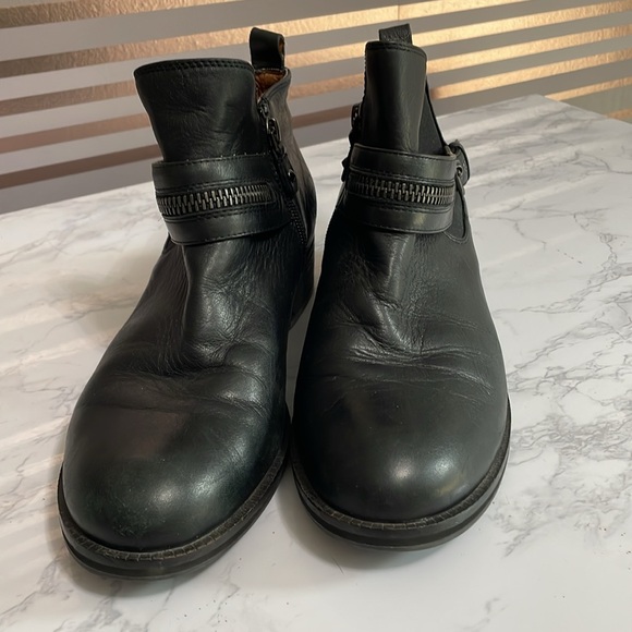 Women’s size 9 Gentle Souls by Kenneth Cole Soft Black Leather boots w zippers - Picture 4 of 10